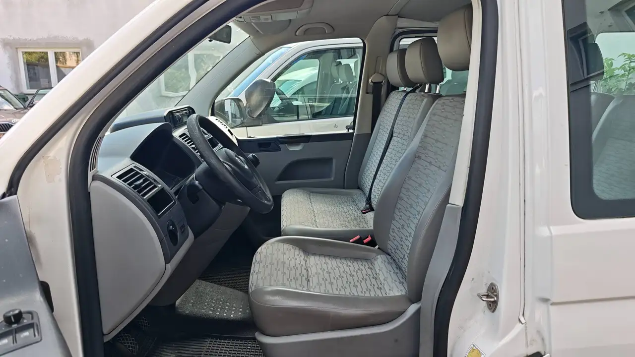 2011 Volkswagen T5 Transporter Kombi/Lang/9SP/2Hzgn/StdHzg/AHK/ Neue HU/AU, photograph 12