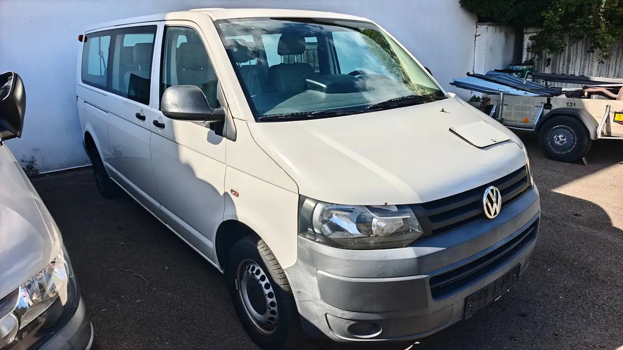2011 Volkswagen T5 Transporter Kombi/Lang/9SP/2Hzgn/StdHzg/AHK/ Neue HU/AU, photograph 3