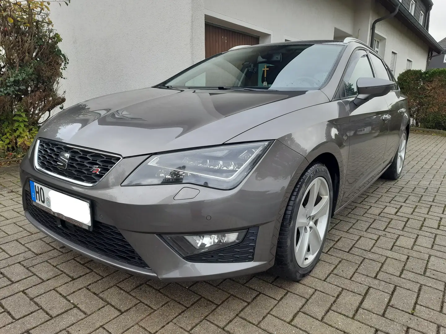 SEAT Leon ST FR 1.8 TSI 179PS DSG AHK ACC LED 8 Räder Šedá - 1