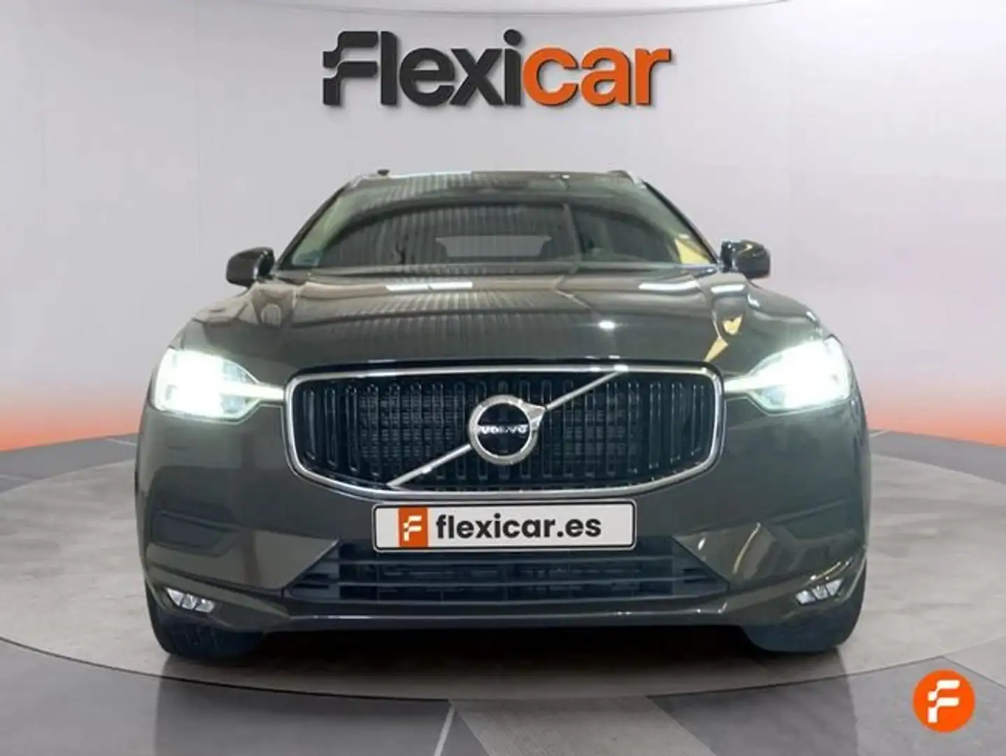 Volvo XC60 2.0 B4 D Momentum Auto Gris - 2