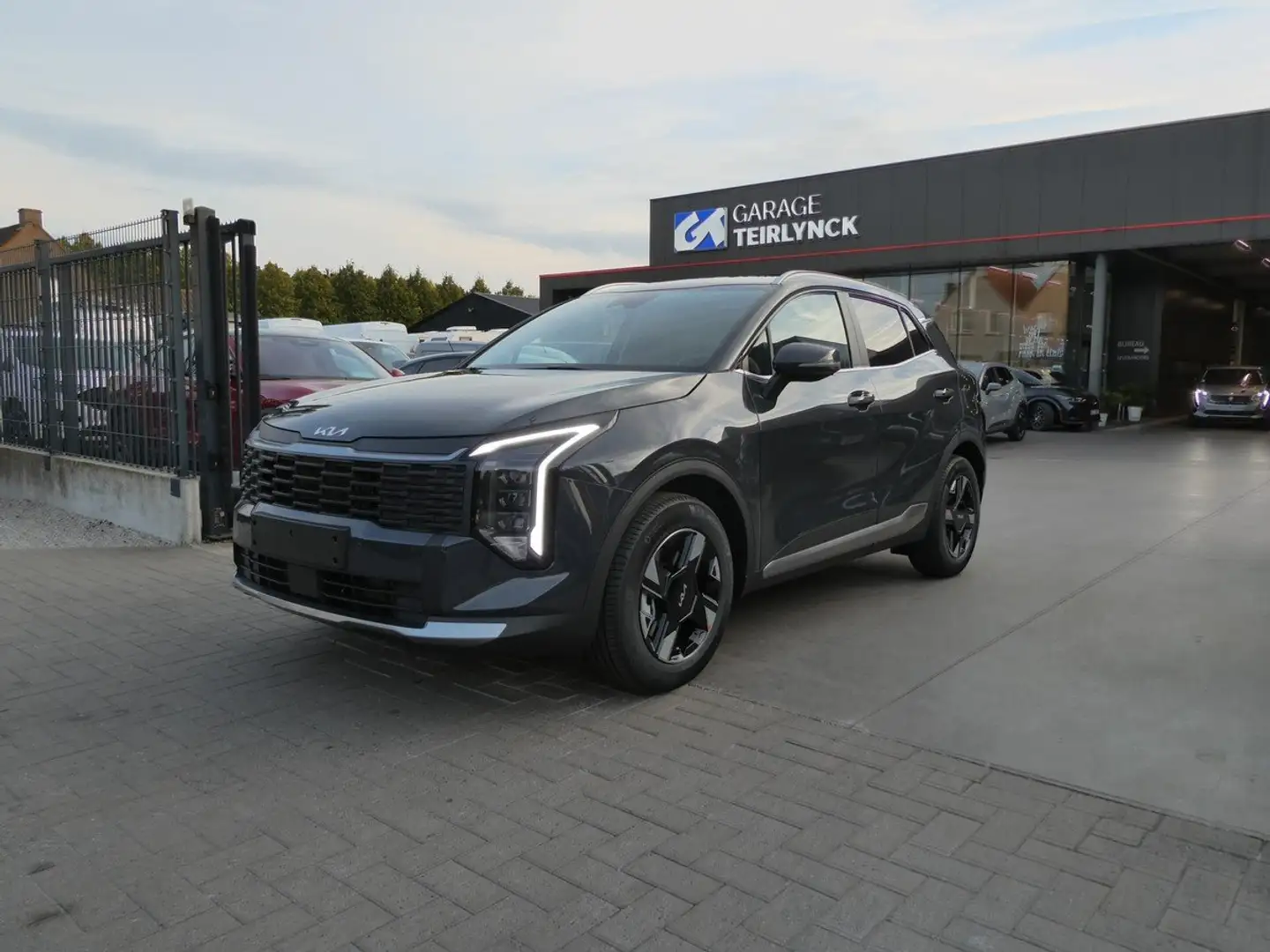 Kia Sportage 1.6 T-GDi 150pk Automaat LX Plus Facelift (75819) Gris - 2