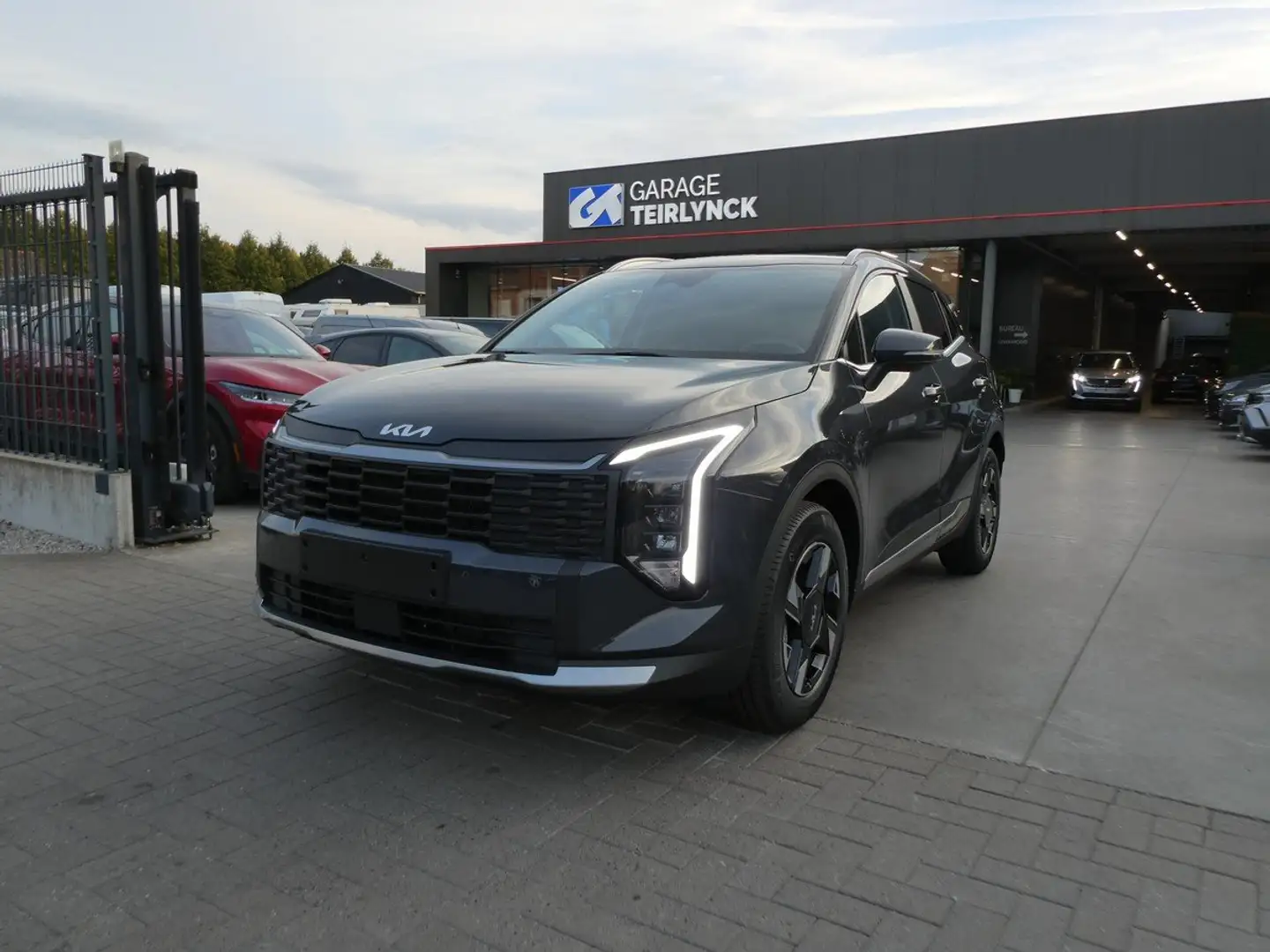 Kia Sportage 1.6 T-GDi 150pk Automaat LX Plus Facelift (75819) Gris - 1