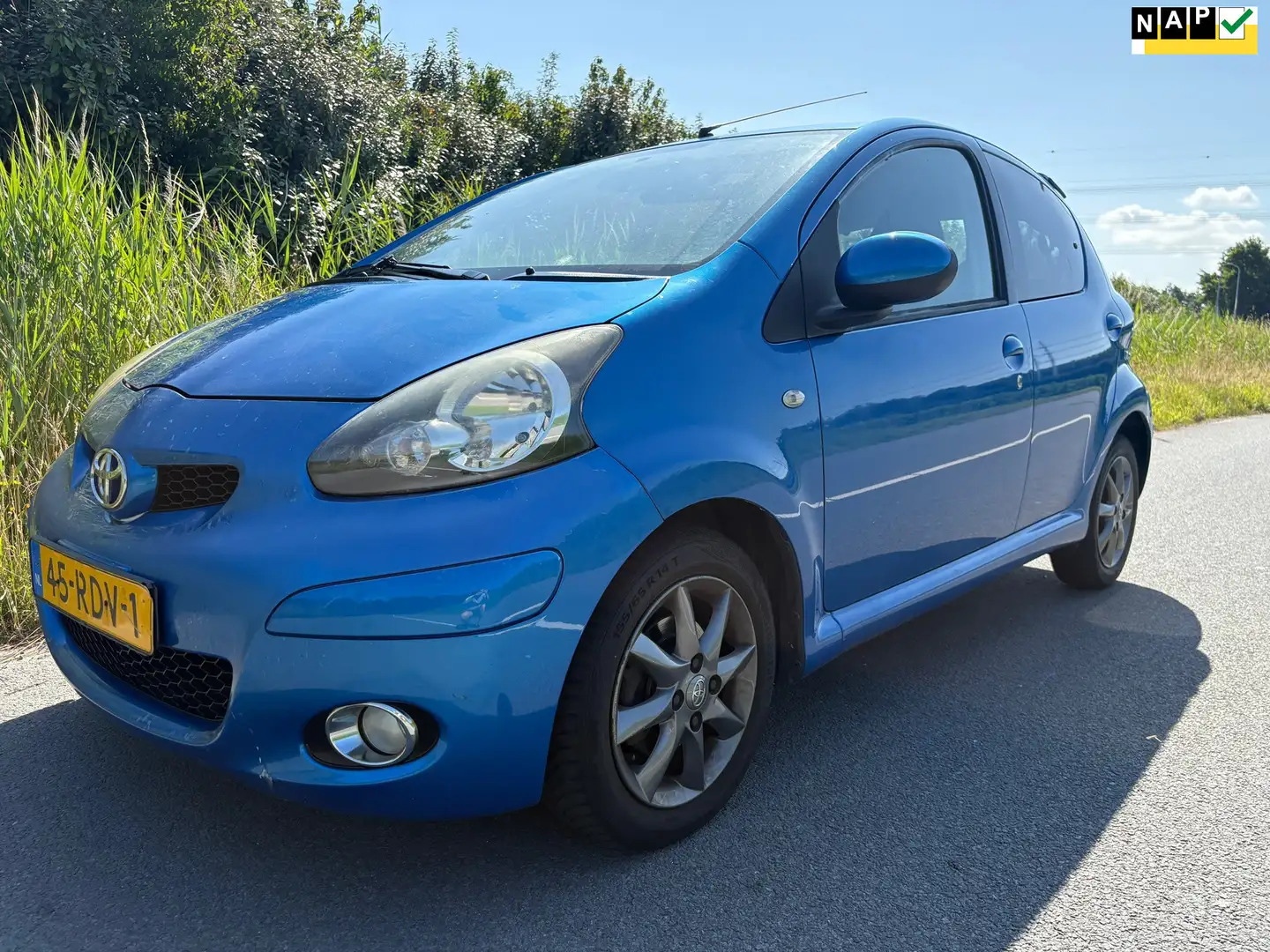 Toyota Aygo 1.0-12V Dynamic Navigator de auto is goed onderhou Blauw - 1