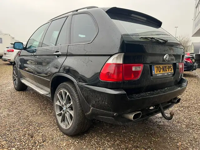 BMW X5 view 3