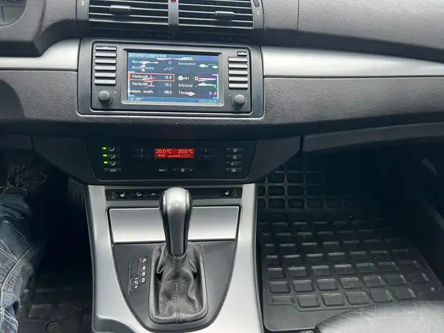 BMW X5 view 8