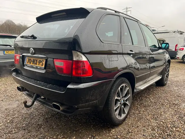 BMW X5 view 2