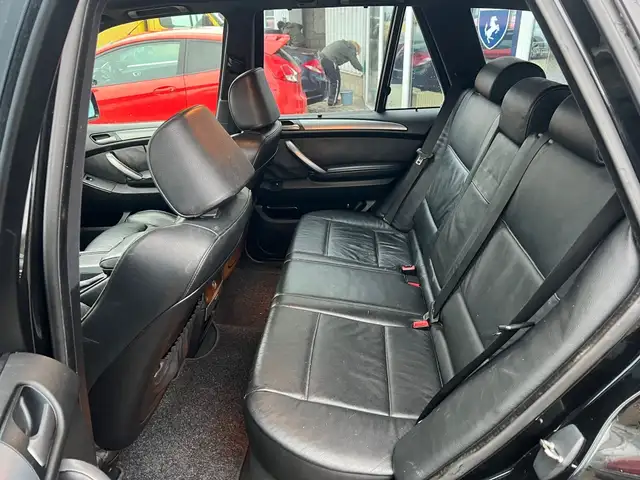 BMW X5 view 10