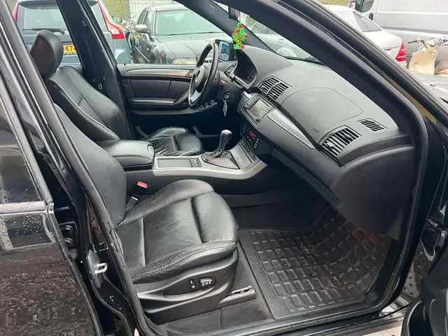 BMW X5 view 6