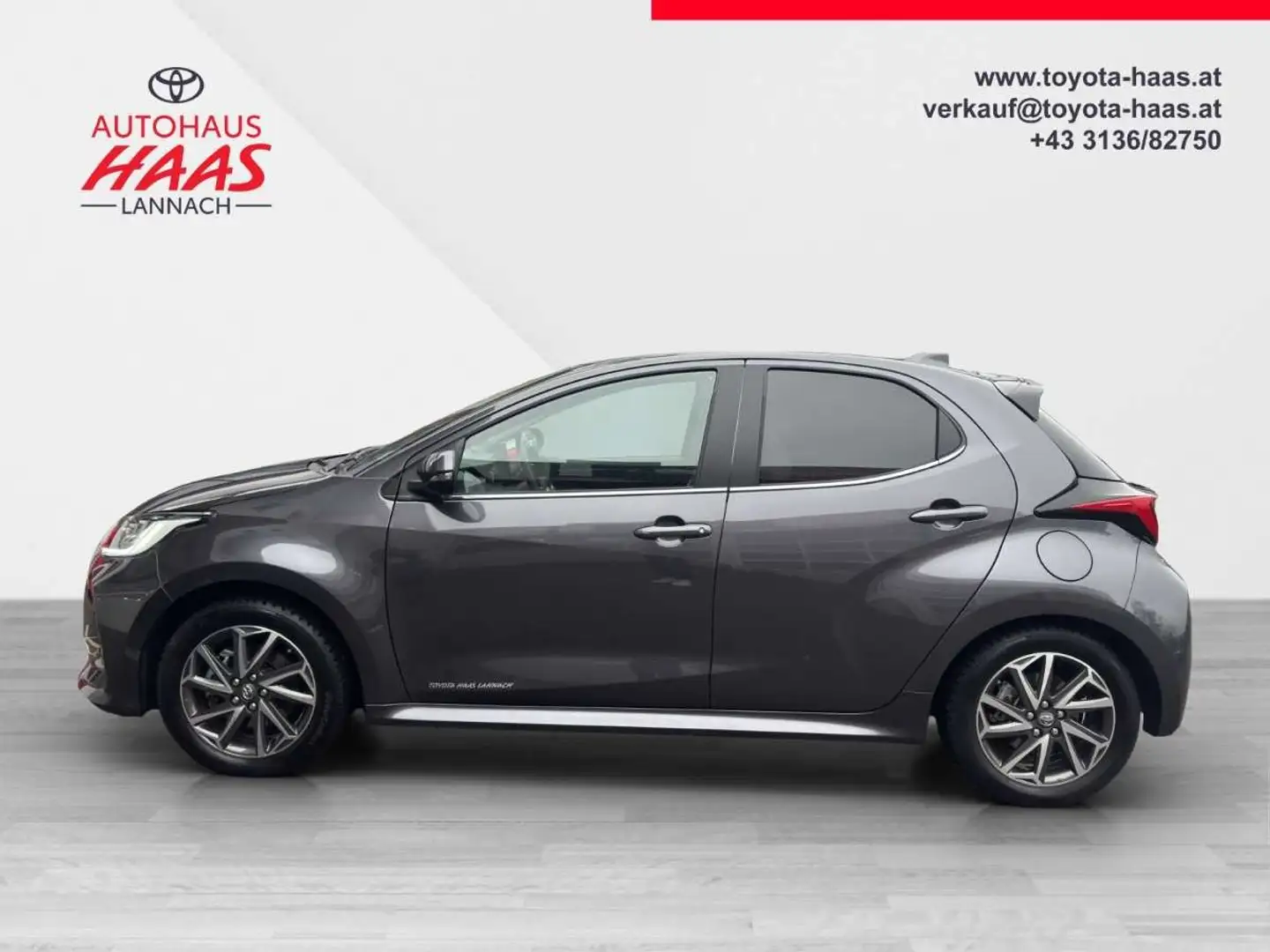 Toyota Yaris 1,5 VVT-i Hybrid Lounge Aut. + Technik-Paket Grau - 2