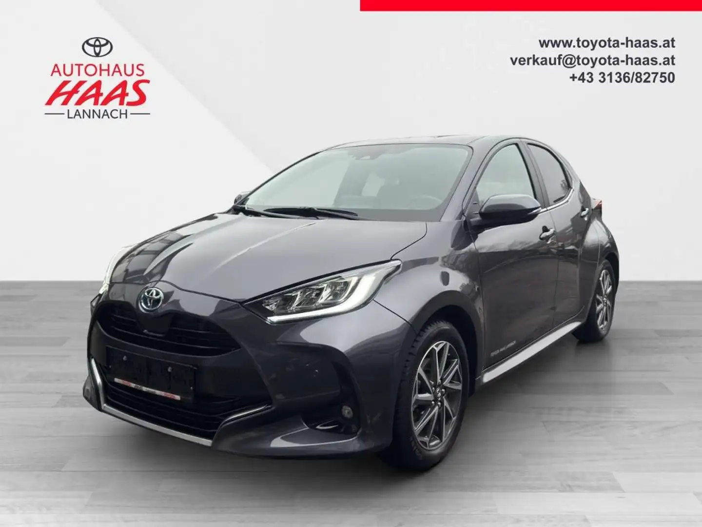 Toyota Yaris 1,5 VVT-i Hybrid Lounge Aut. + Technik-Paket Grau - 1