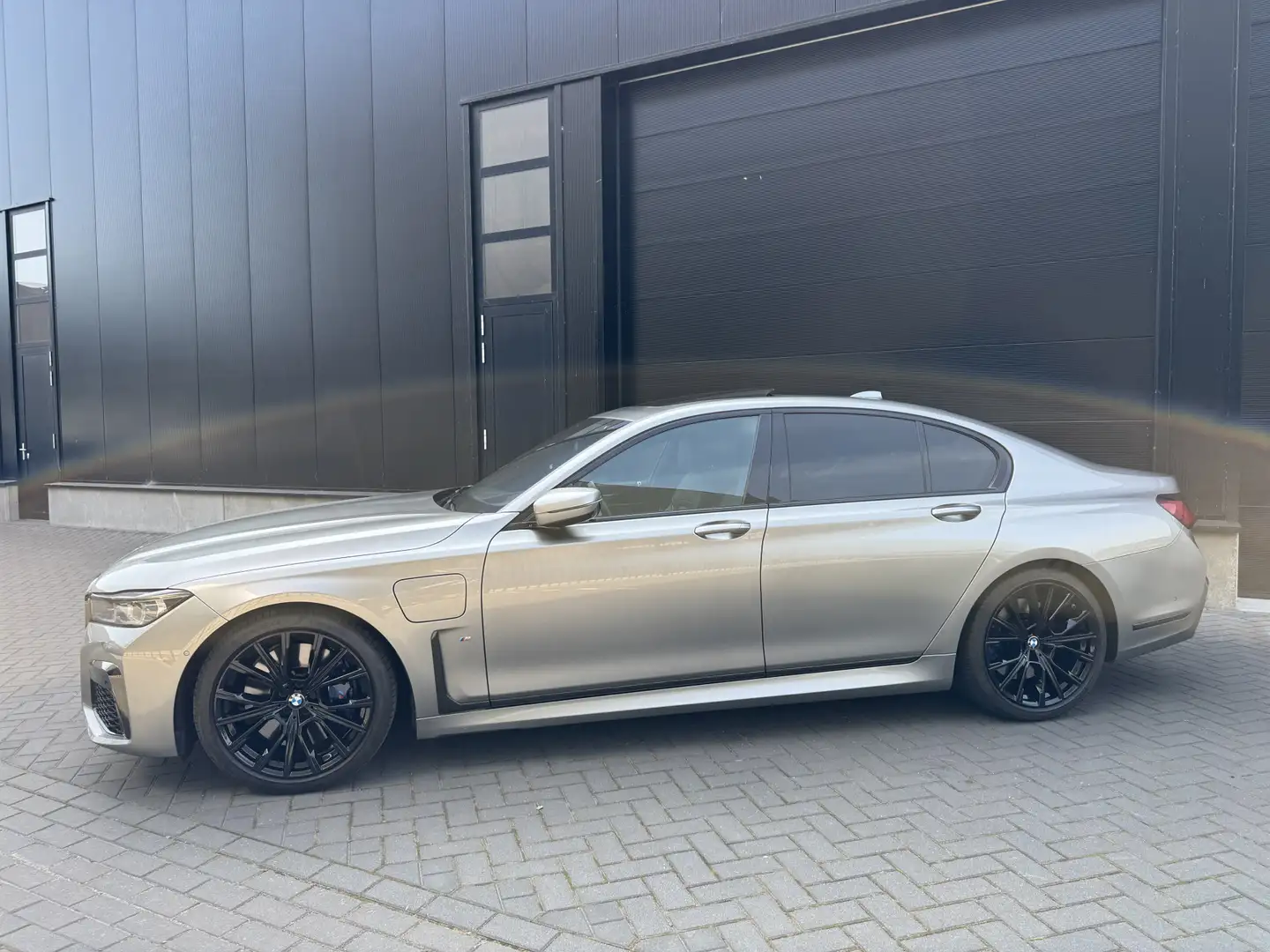 BMW 745 7-serie 745e High Exe M-Sport Individual Comfortst Gris - 2