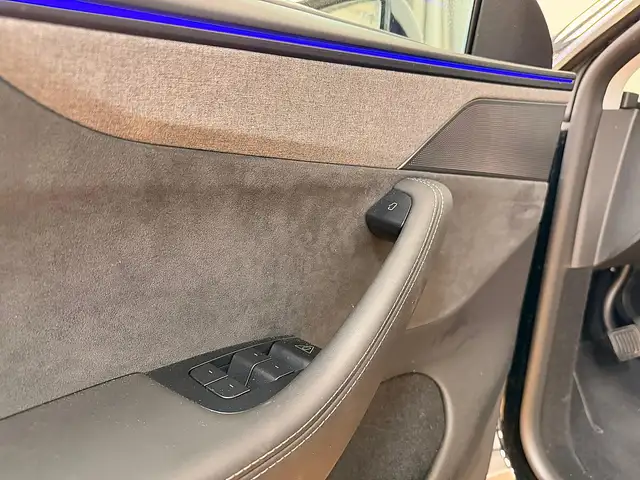 Tesla Model Y LR AWD 79kWh Ansicht 21