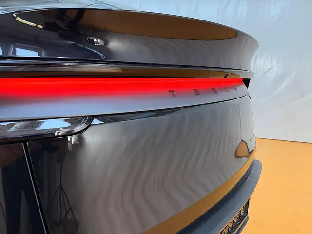 Tesla Model Y LR AWD 79kWh Ansicht 18