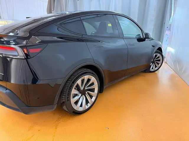 Tesla Model Y LR AWD 79kWh Ansicht 17