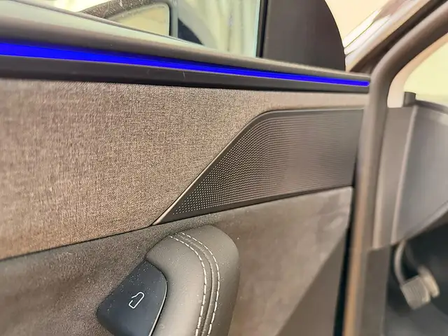 Tesla Model Y LR AWD 79kWh Ansicht 12