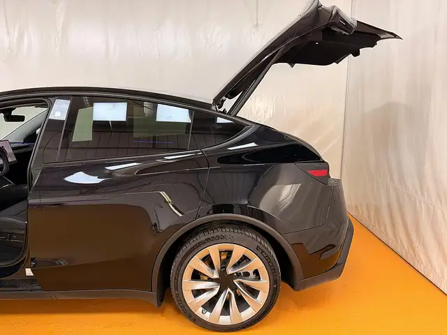 Tesla Model Y LR AWD 79kWh Ansicht 15