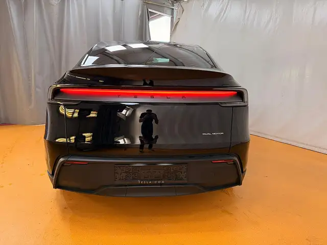 Tesla Model Y LR AWD 79kWh Ansicht 20