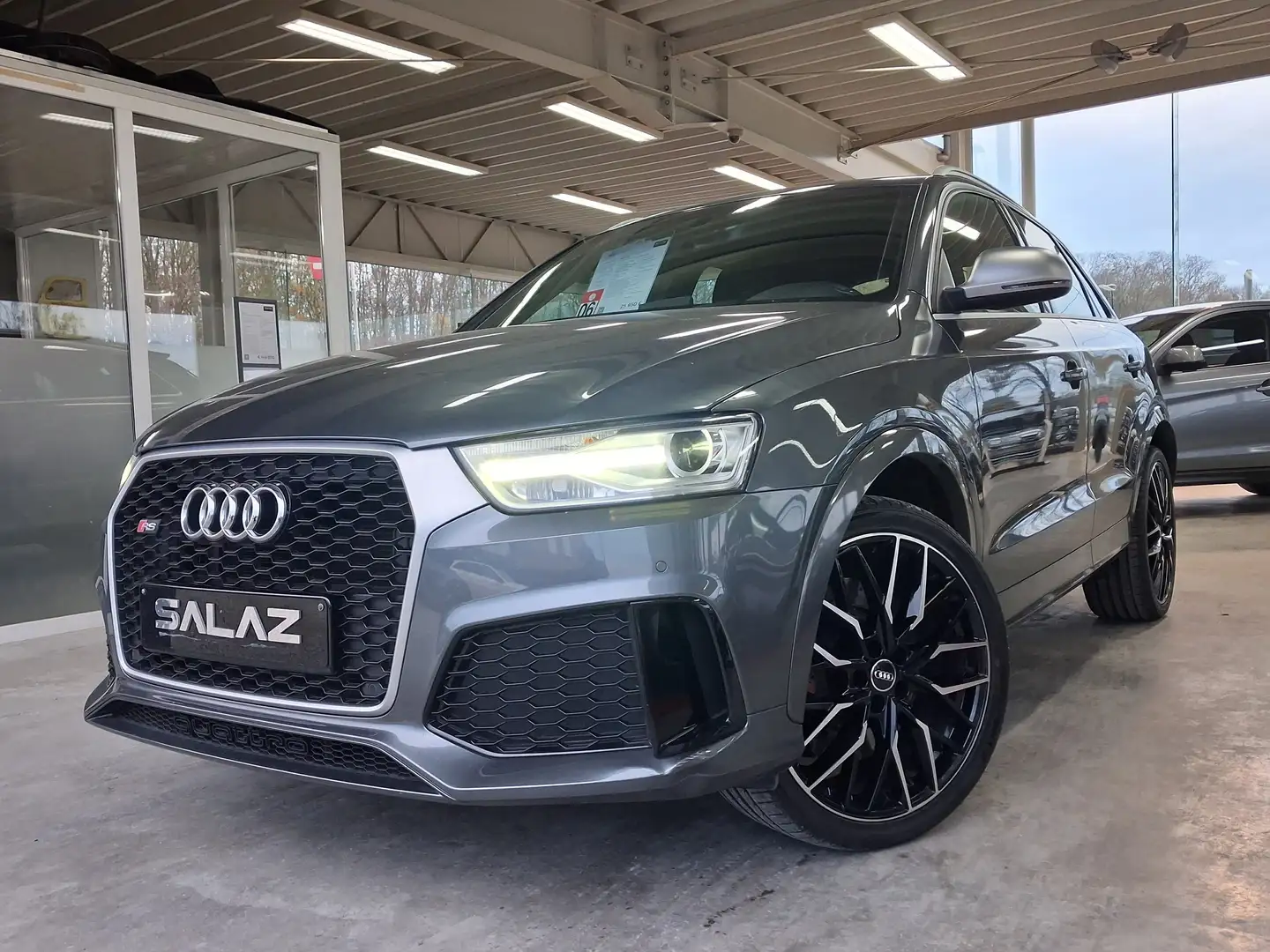 Audi RS Q3 RS Q3 2.5 TFSI Quattro S tronic_1ERPROP_CAMERA_ Grijs - 2