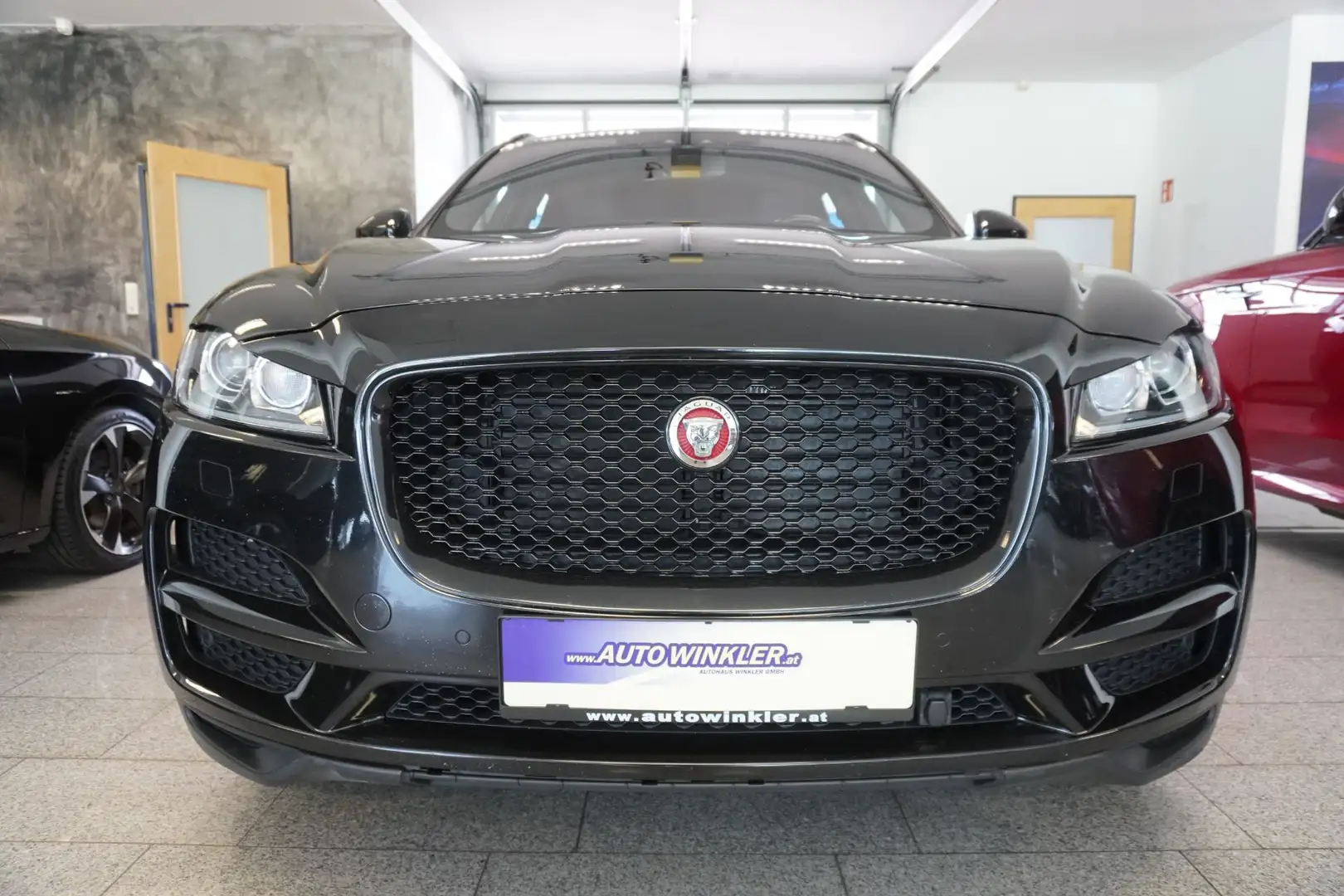 Jaguar F-Pace AWD 3.0 Aut. LED/Navi Schwarz - 2