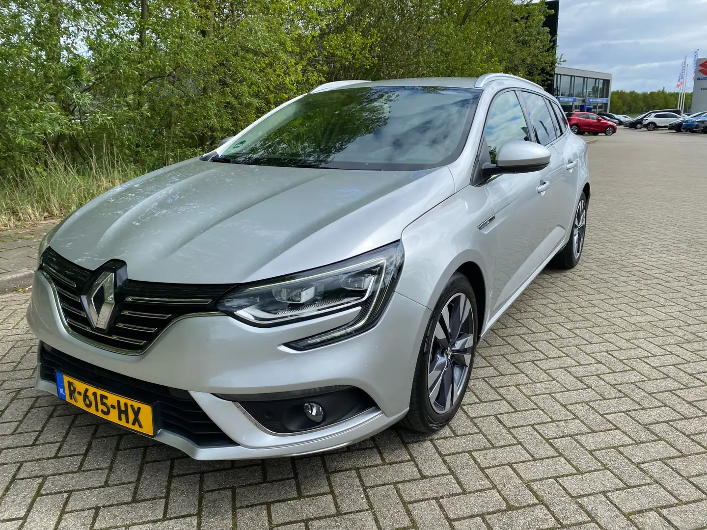 Renault Megane Estate 1.3 TCe Bose Automaat // Trekhaak // Camera Grijs - 2