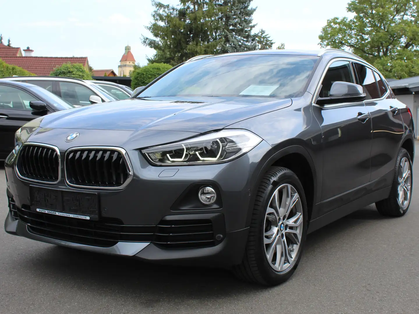 BMW X2 xDrive 20 d Advantage Aut Neues Service! Uvm! Grau - 1