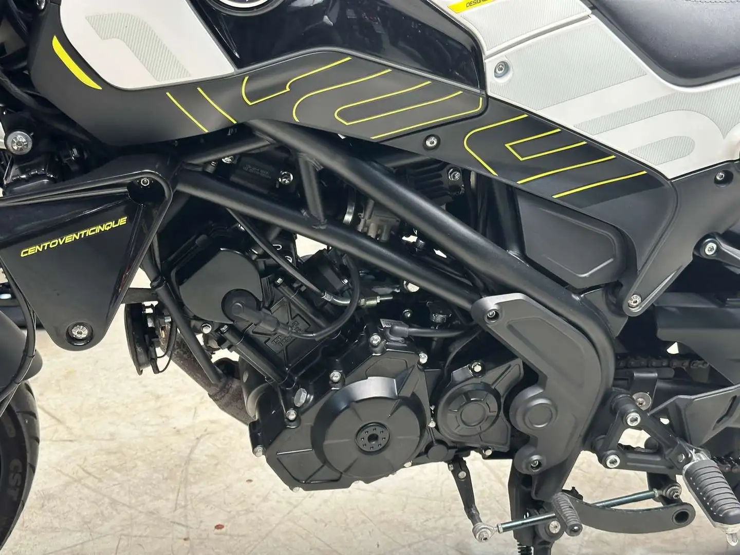 Benelli Leoncino 125 Gris - 2