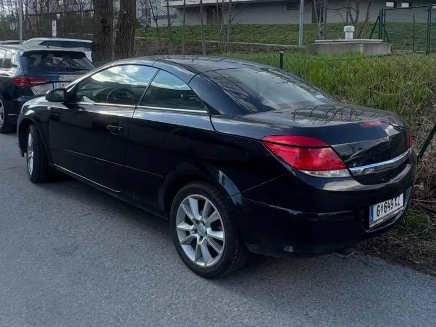 Opel Astra Astra Twin Top Edition 1,6 Twinport Top Edition Schwarz - 1