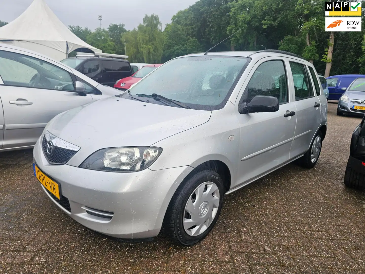 Mazda 2 1.4 Exclusive AIRCO Gris - 1
