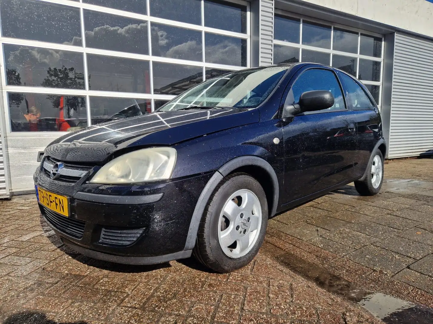 Opel Corsa 1.2-16V Essentia ( A.P.K. tot eind mei 2026) Zwart - 1