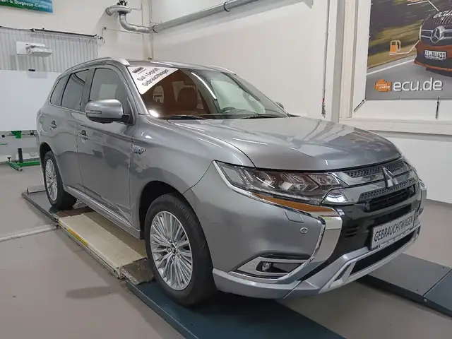 Mitsubishi Outlander Plug in Hybrid PLUS Intro 2.4 4WD WR