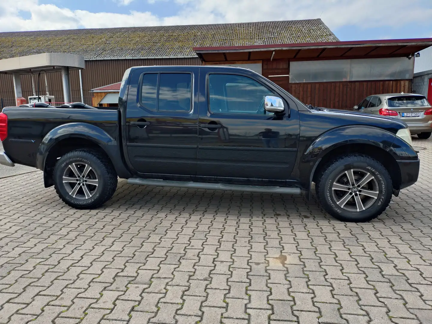 Nissan Navara Double Cab LE 4X4 Negru - 2
