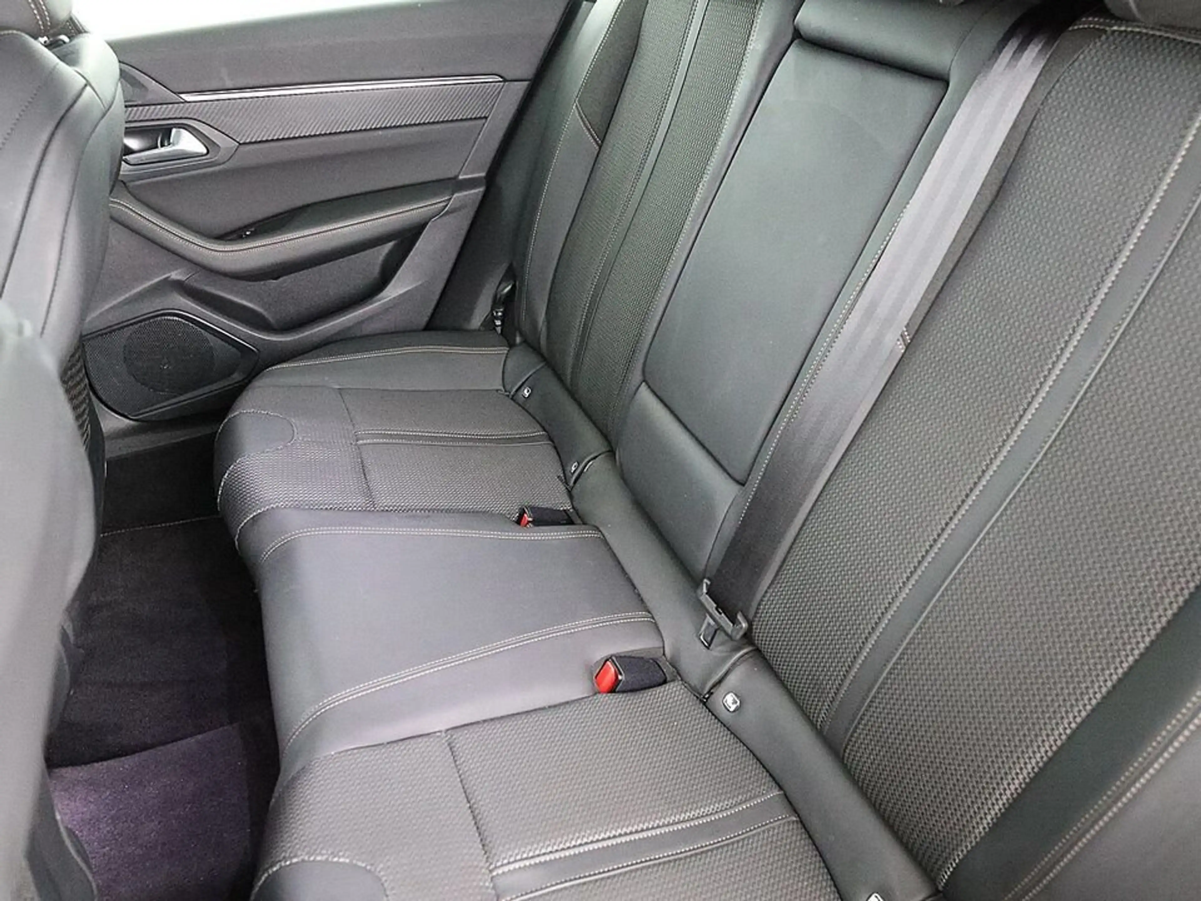 Peugeot 508 SW Hybrid 225 GT PHEV Aut LED RADAR NAVI TEMP — photo 26