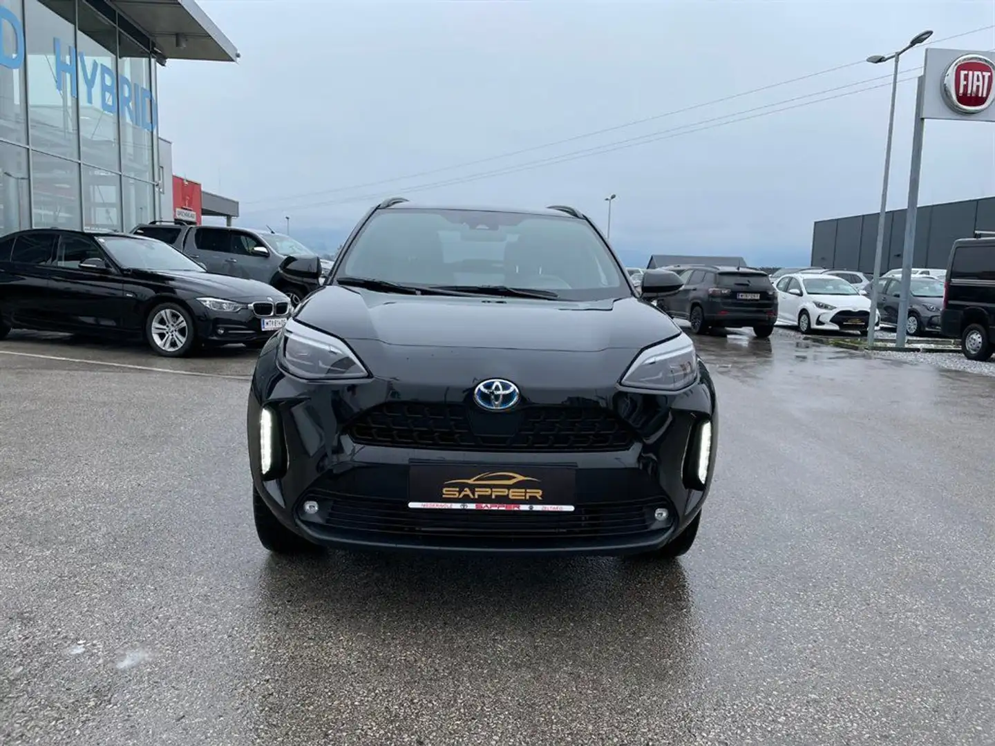 Toyota Yaris Cross 1,5 VVT-i Hybrid Active Drive Aut. Schwarz - 2