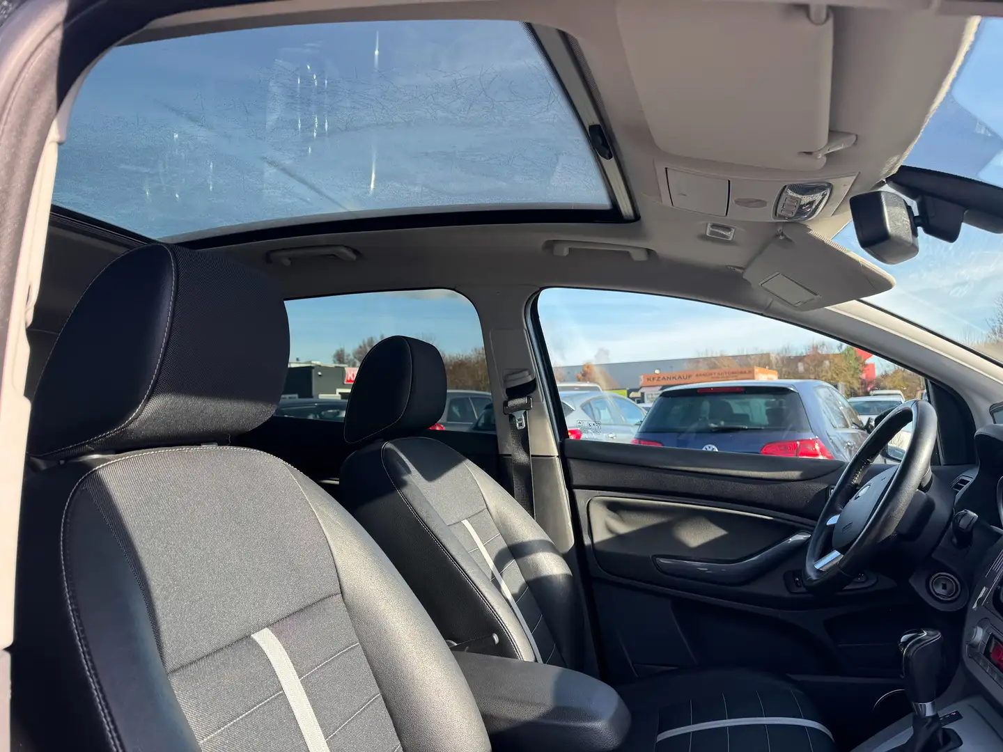 Ford Kuga Titanium AUTOMATIK!!PANORDH!Sitzheizung!PDC!!AHK!! Schwarz - 2