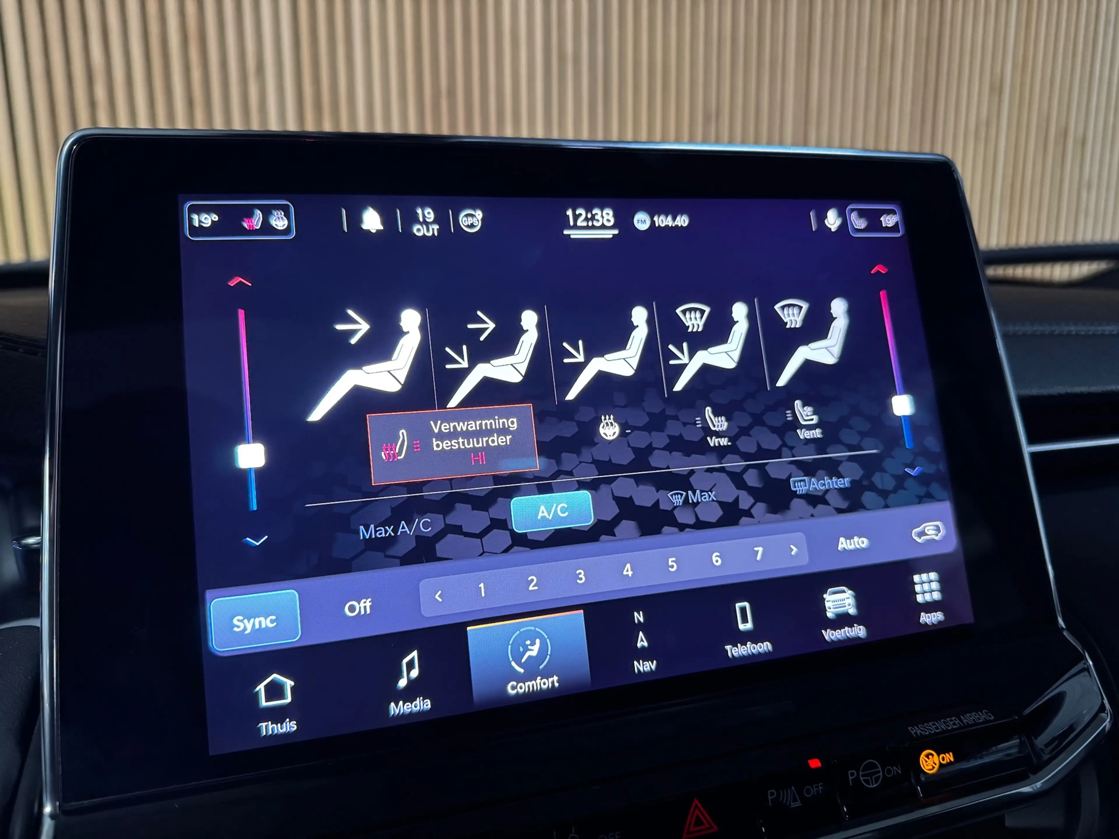 Jeep Compass 4xe 240 Plug-in Hybrid Electric S PANO|ALPINE SOUN — photo 39