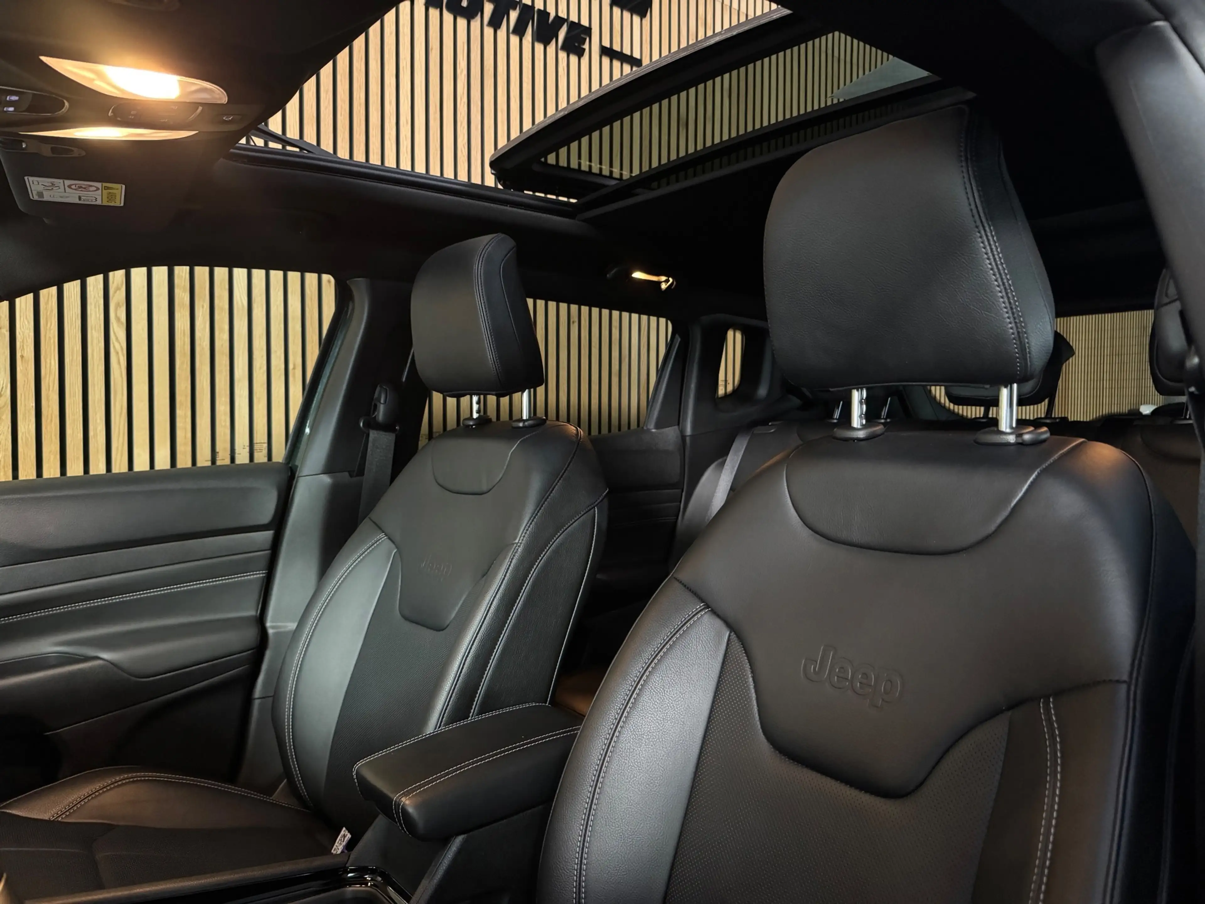 Jeep Compass 4xe 240 Plug-in Hybrid Electric S PANO|ALPINE SOUN — photo 49