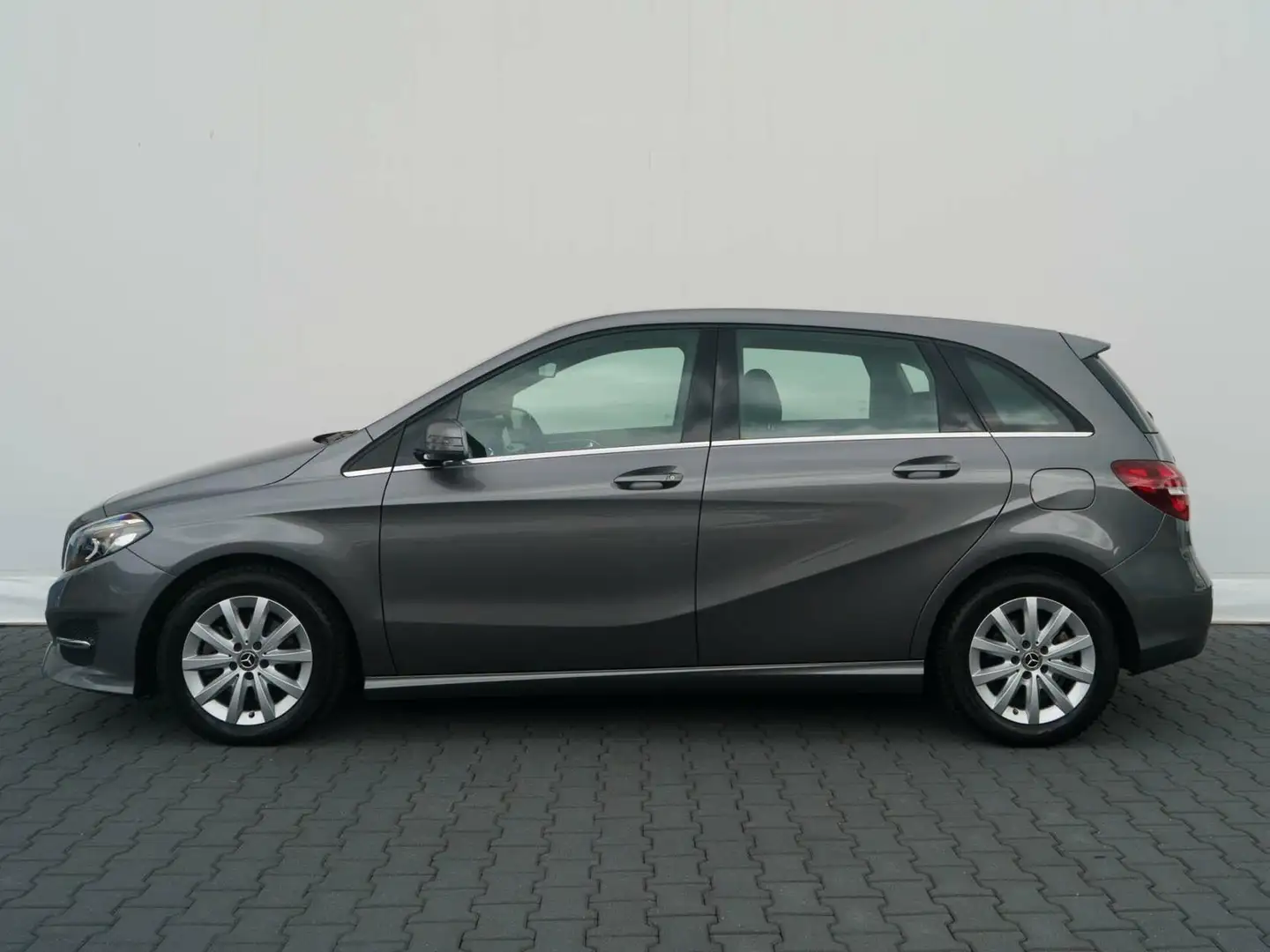 Mercedes-Benz B 180 Automaat Ambition | Navigatie | Stoelverwarming | Grijs - 2