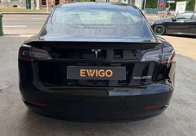 Tesla Model 3 view 5