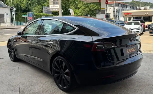 Tesla Model 3 view 4