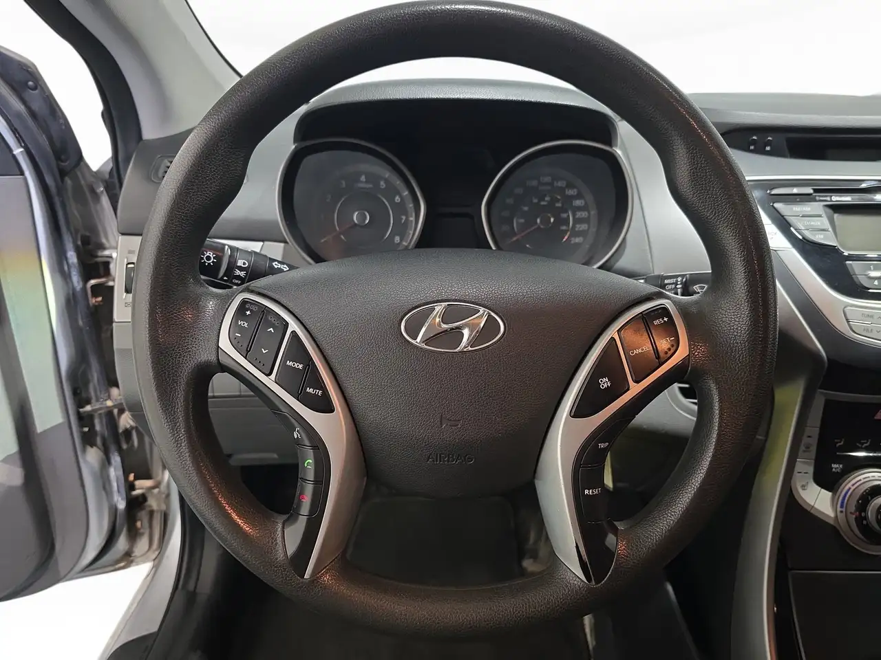 Hyundai ELANTRA снимка Hyundai ELANTRA
