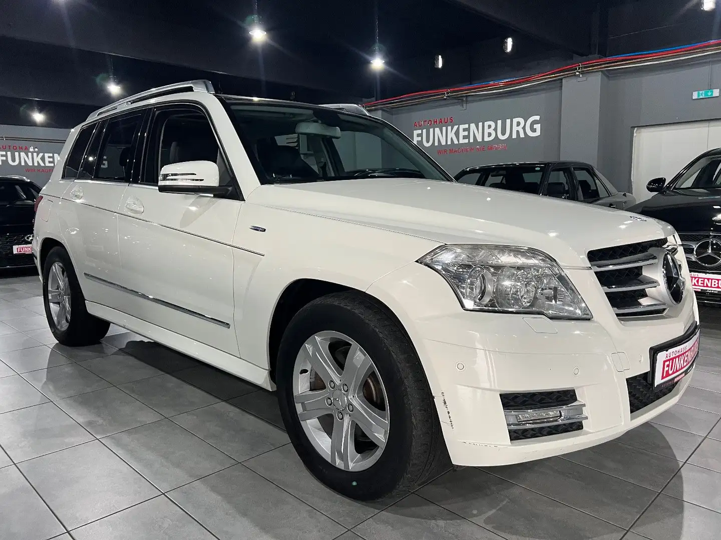 Mercedes-Benz GLK 220 CDI 4Matic PANO/AUT/LEDER/NAVI/XENON/AHK Weiß - 1