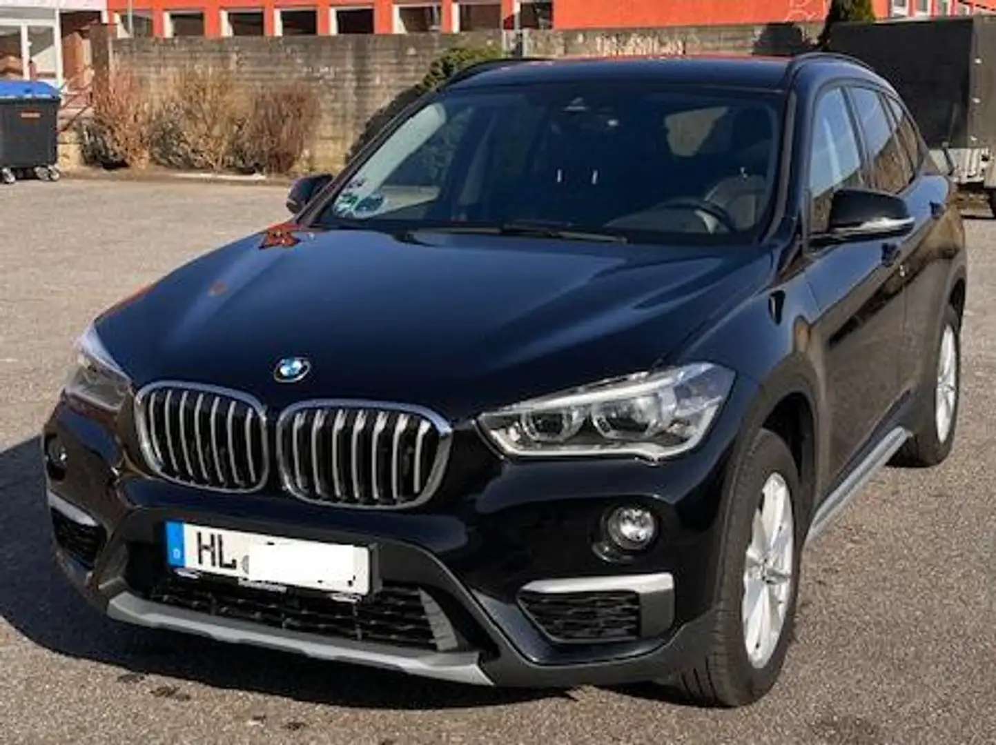 BMW X1 X1 sDrive18d Aut. Schwarz - 1