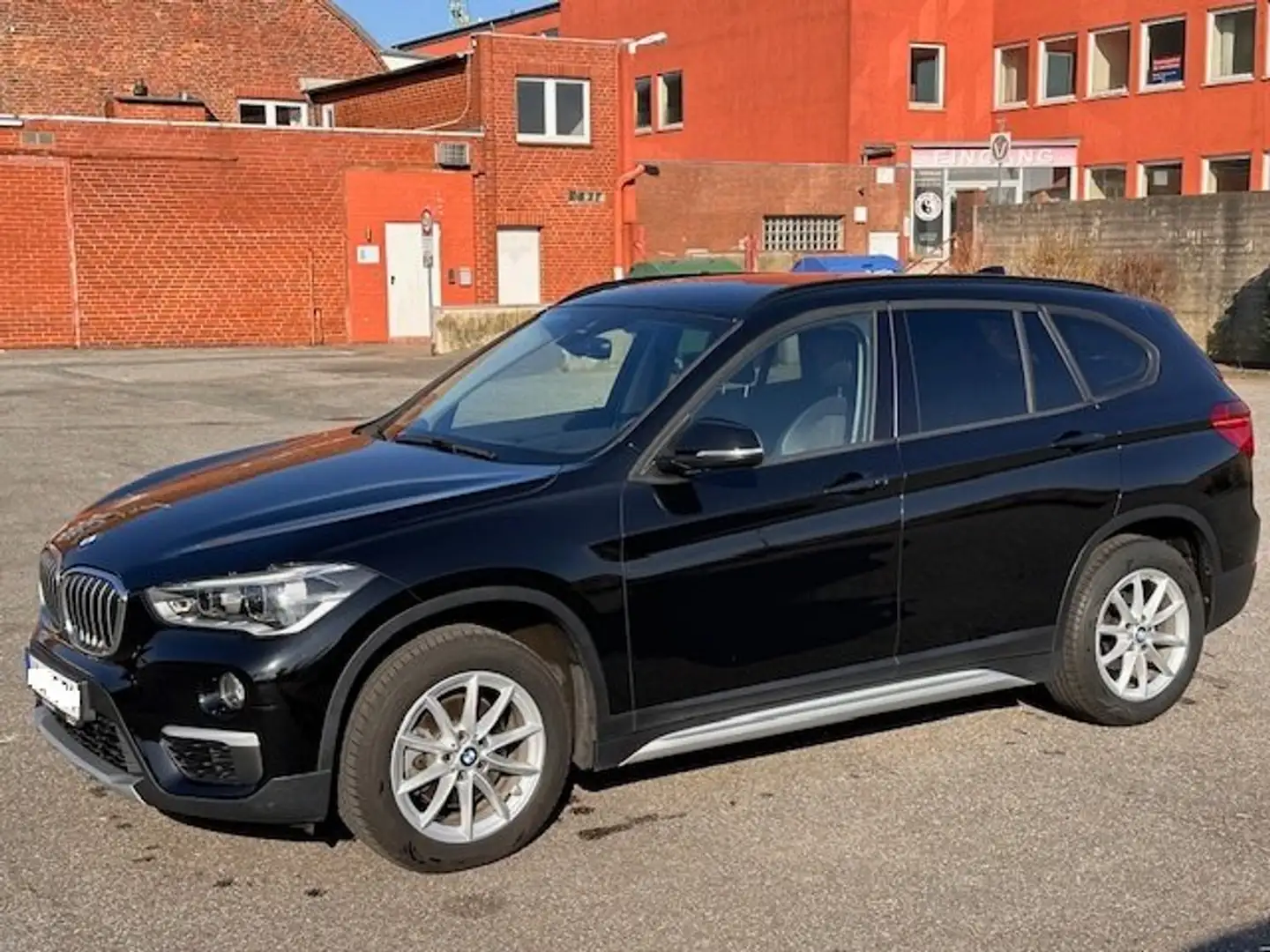 BMW X1 X1 sDrive18d Aut. Schwarz - 2