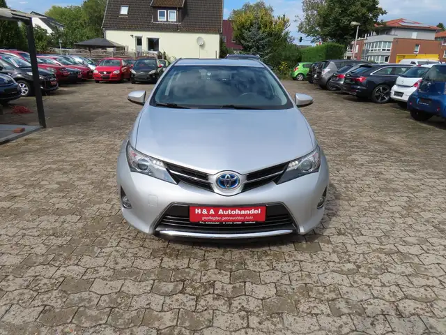 Toyota Auris Hybrid Life+