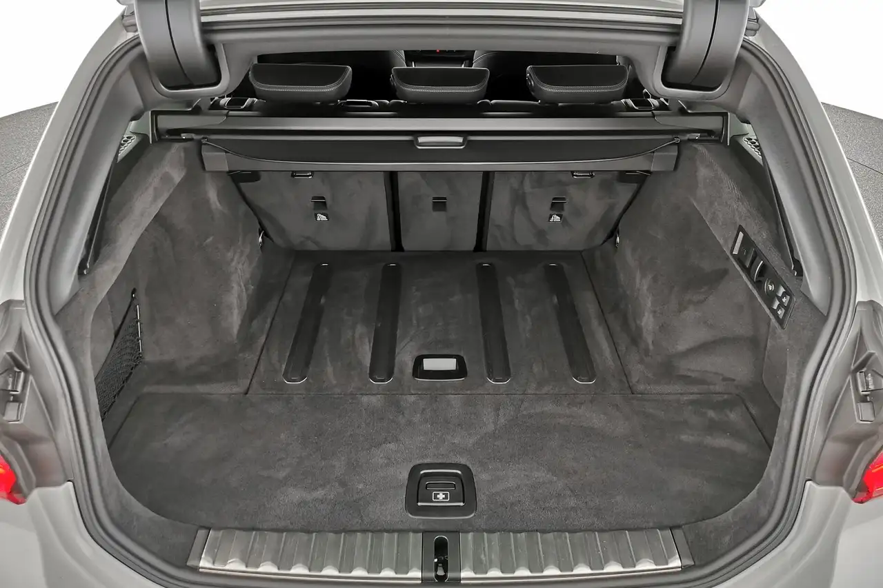 BMW 320 i M Sport LED|Pano|ParkAs+Kam|HUD|ACC|AHK ACC 6