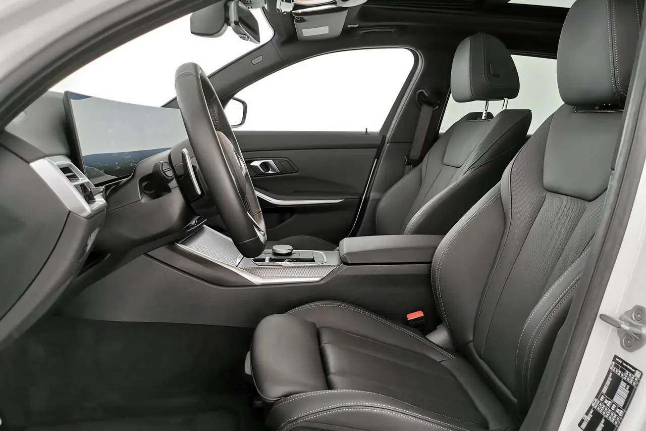 BMW 320 i M Sport LED|Pano|ParkAs+Kam|HUD|ACC|AHK ACC 8