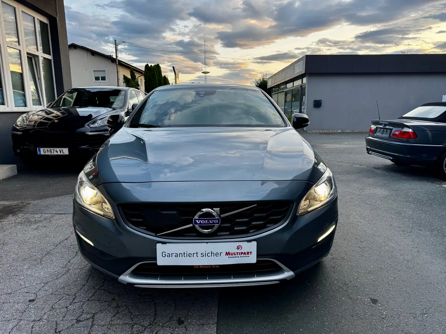 Volvo S60 Cross Country D4 AWD Summum Geartronic *Polestar; 2. Hand uvm.* Grijs - 2