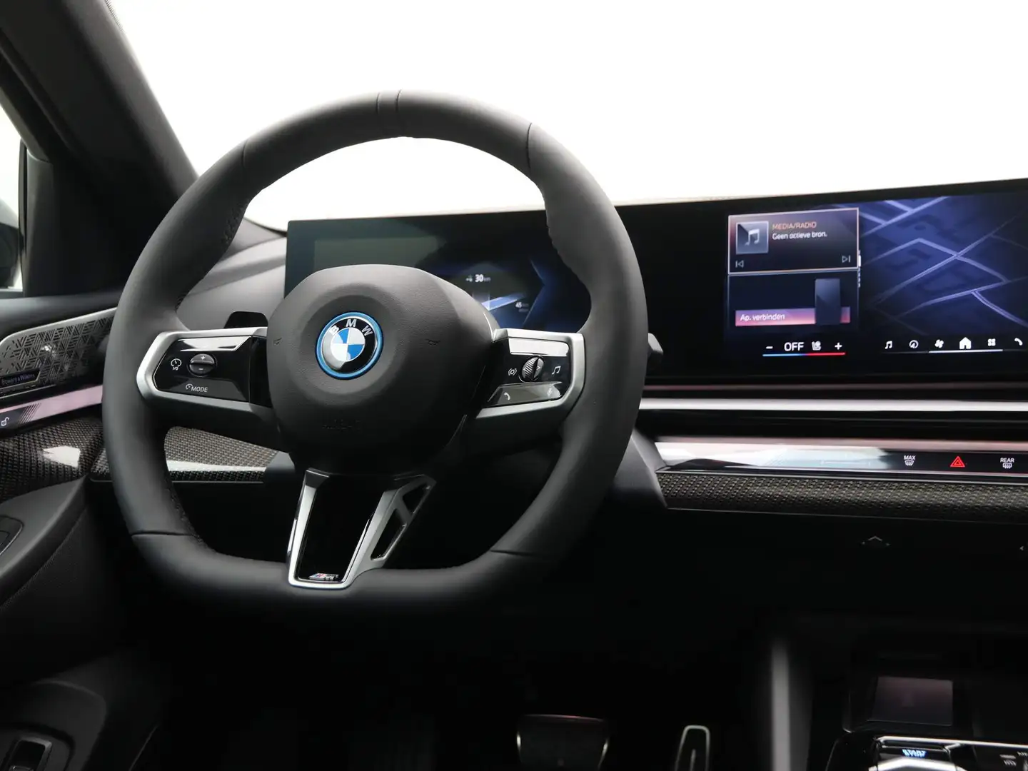 BMW i5 Touring eDrive40 M-Sport Noir - 2