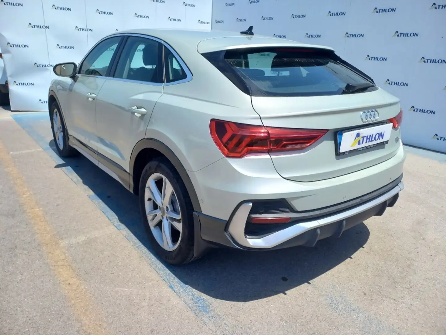 Audi Q3 Sportback 35 TDI S line quattro S tronic Plateado - 2