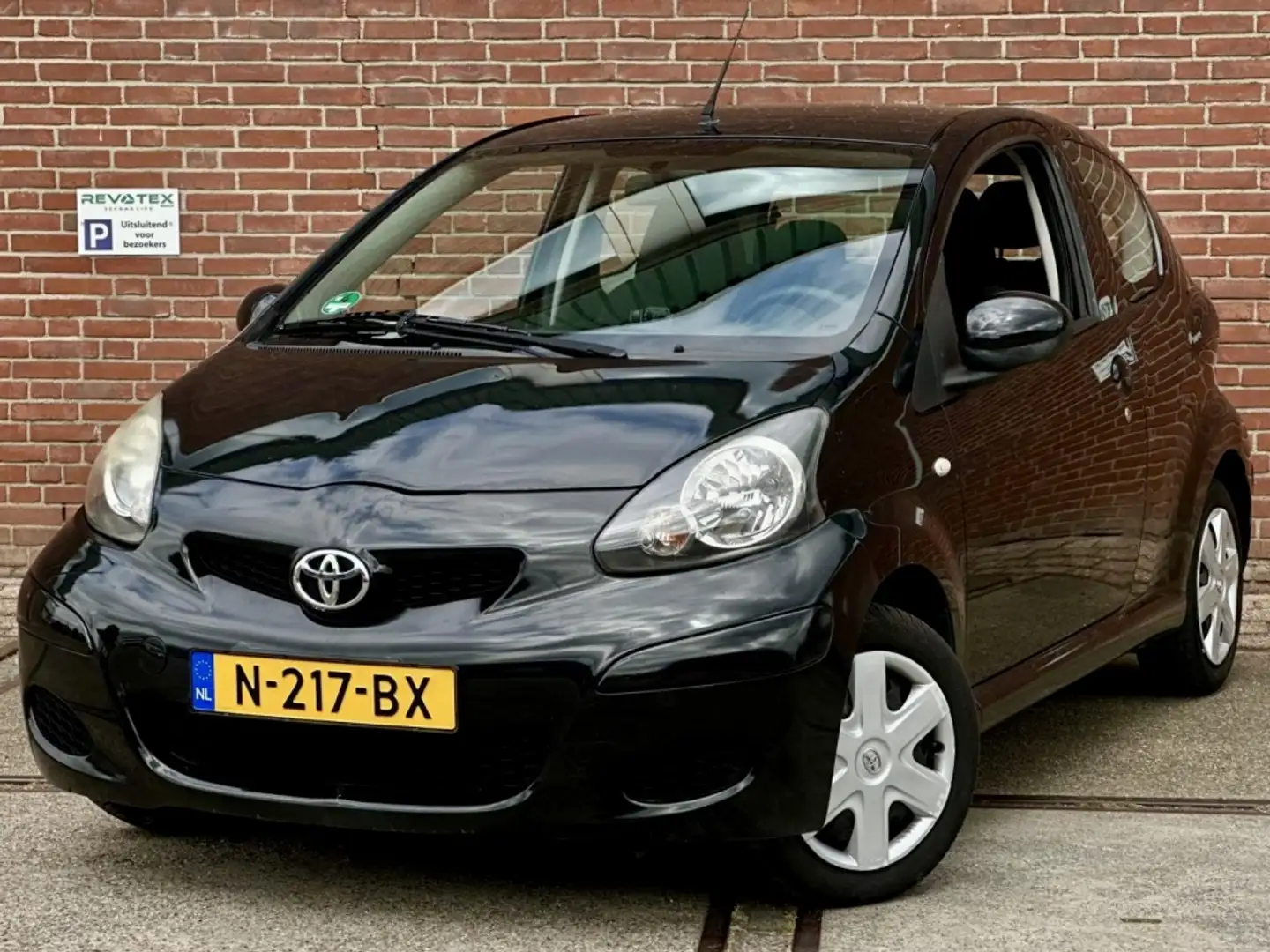 Toyota Aygo 1.0-12V Access Zwart - 1